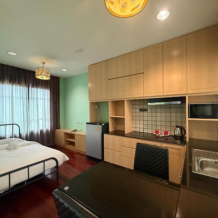 Greenview Ekkamai10 Suite Бангкок Экстерьер фото