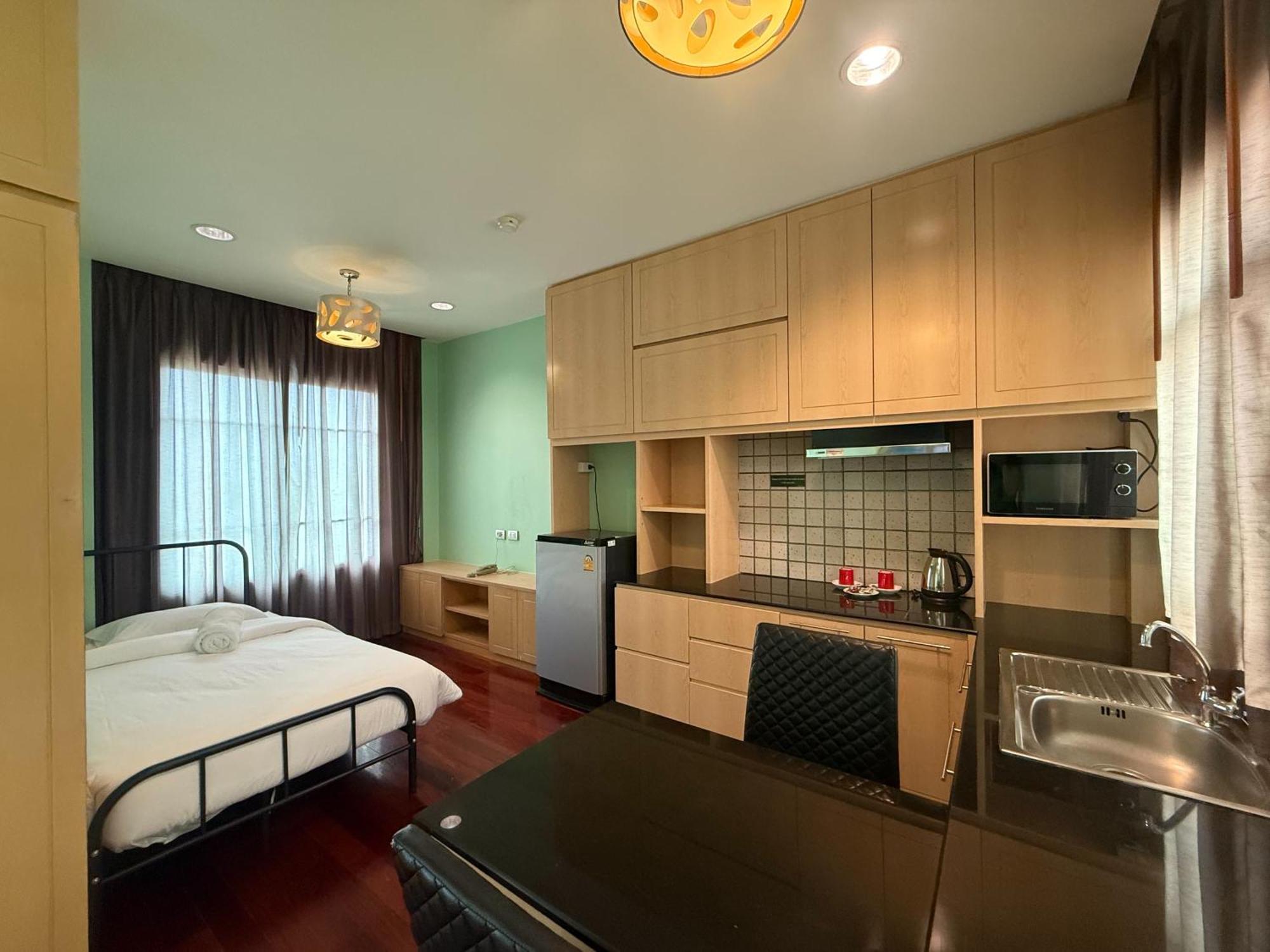 Greenview Ekkamai10 Suite Бангкок Экстерьер фото