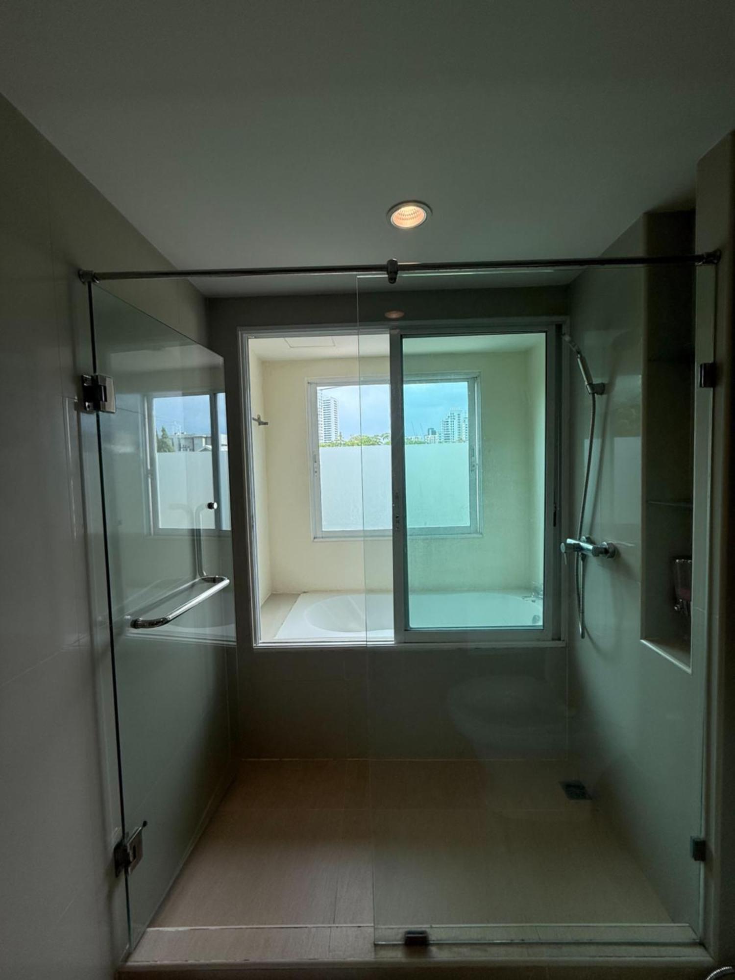 Greenview Ekkamai10 Suite Бангкок Экстерьер фото