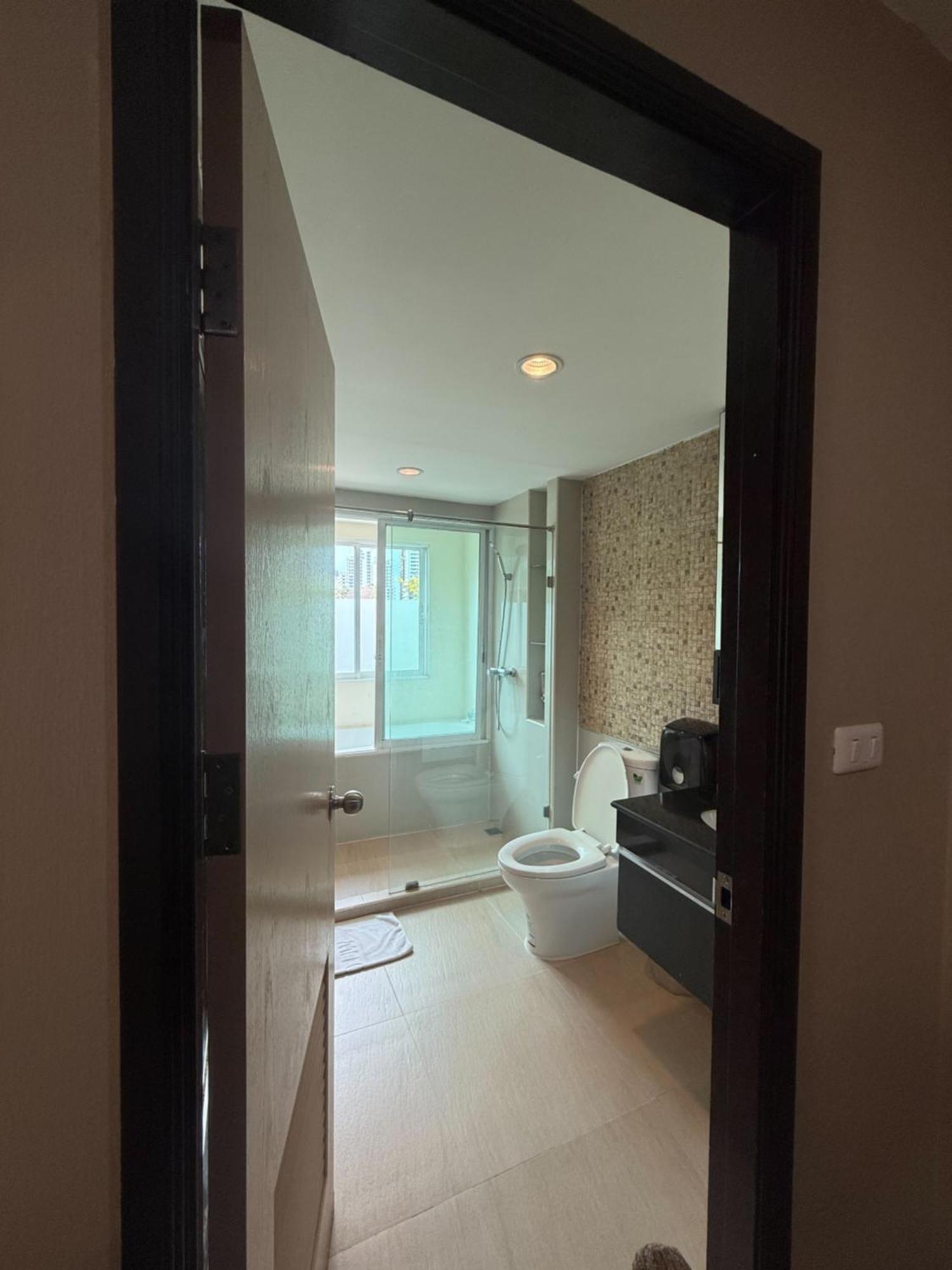 Greenview Ekkamai10 Suite Бангкок Экстерьер фото
